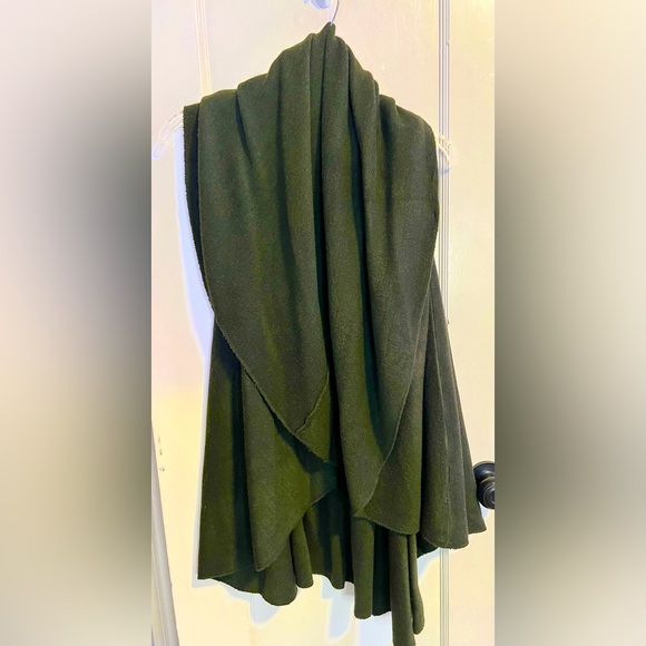 Women’s Small Soft Green Vest - Picture 2 of 2